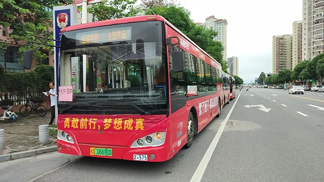 596輛申龍純電動(dòng)公交車(chē)護(hù)航學(xué)子追夢(mèng)之路